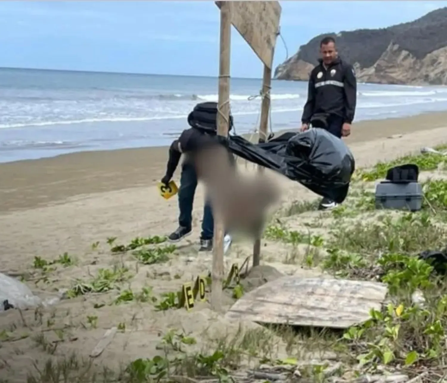 Borroso: aparecieron decapitados en una playa de Ecuador