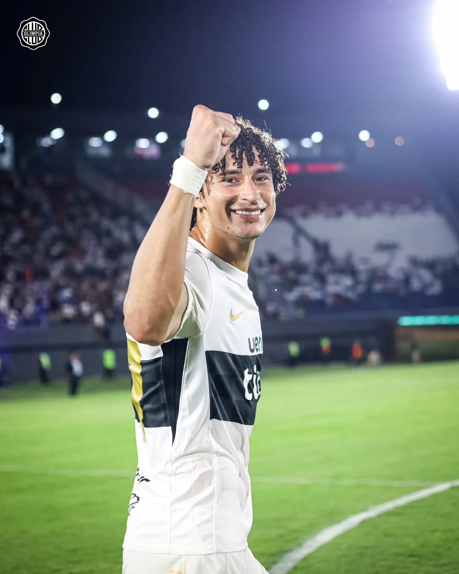 El Decano es líder de la Apertura