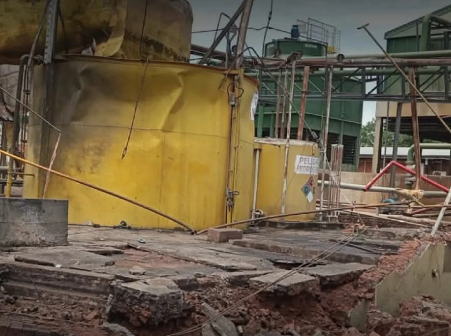 Explosión de tanque de nitrógeno en fabrica deja graves heridos