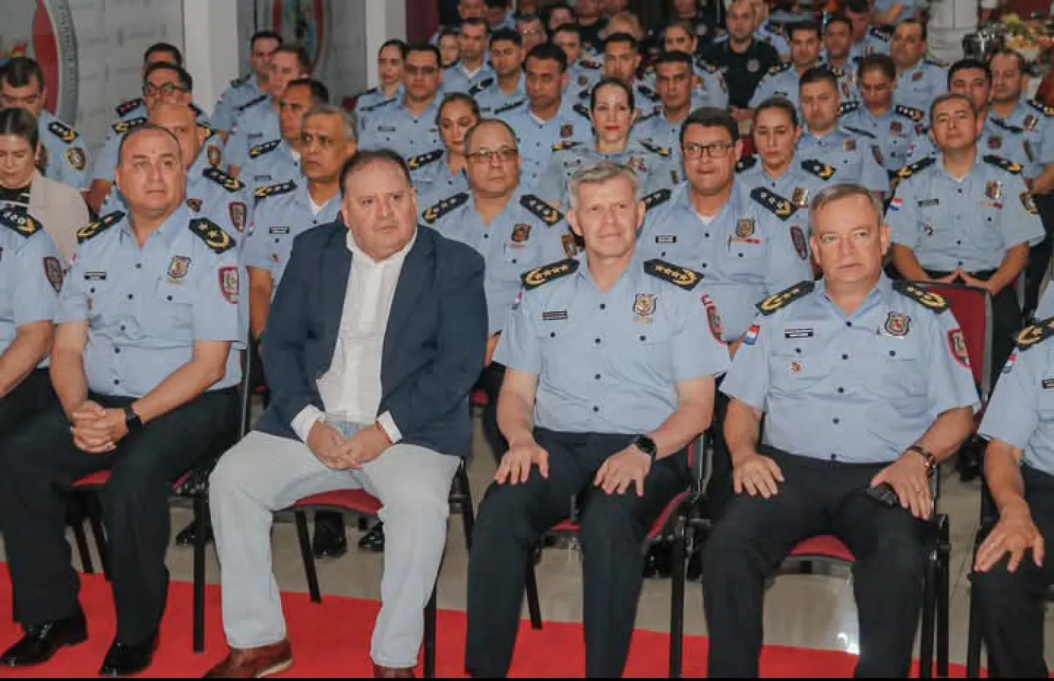 el presidente Santiago Peña y el Ministro Riera proponen a ,34 comisarios para ascenso.