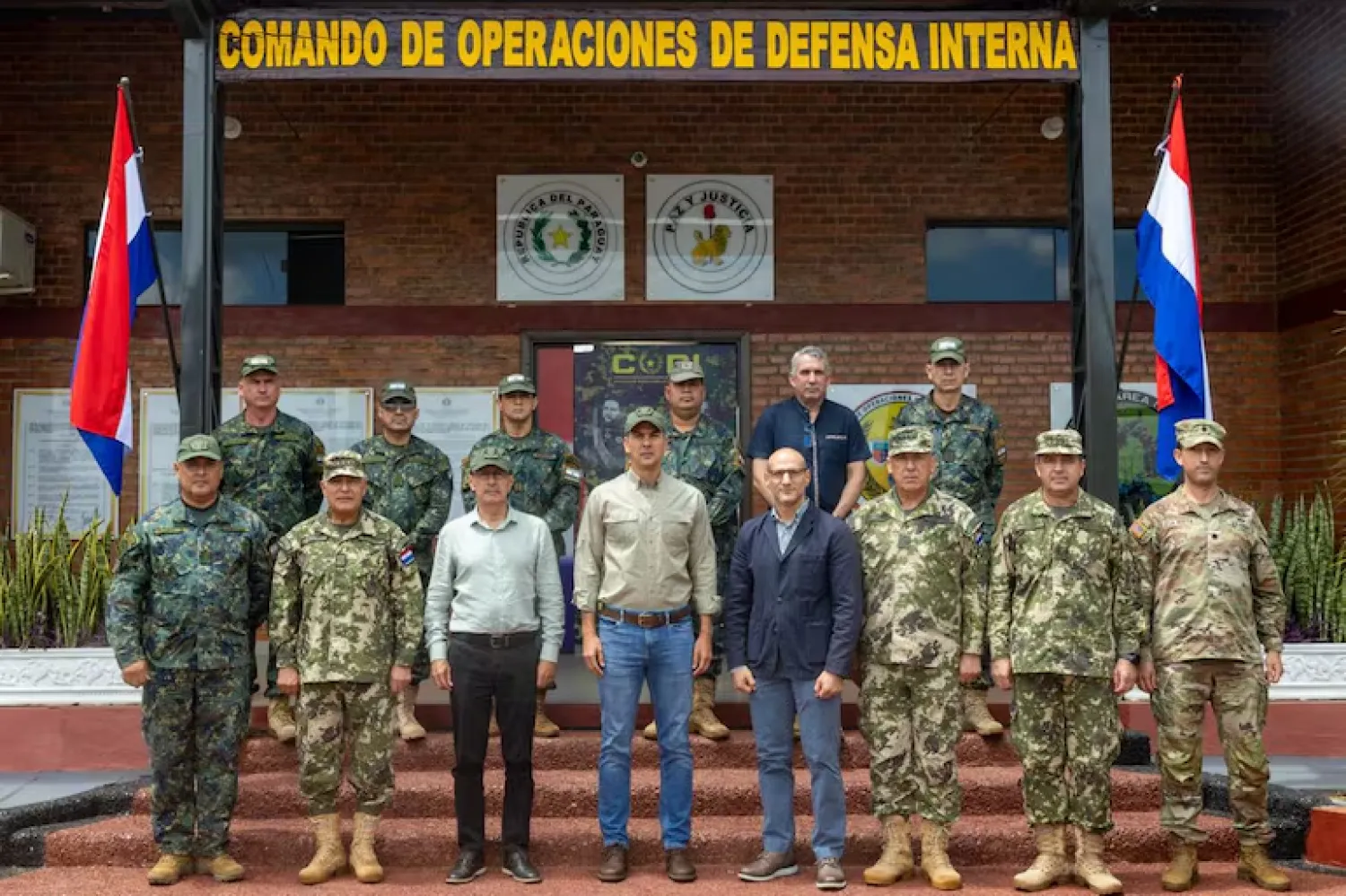 PEÑA HABILITA A MILITARES A USAR ARMAS DE GUERRA EN DEFENSA INTERNA.